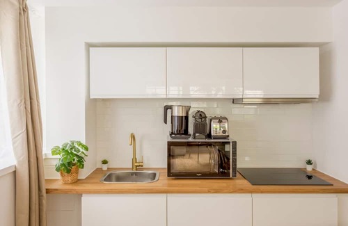 Quartier Saint-Ambroise Apartment | Merveil Family Suite - Marais - Pelee