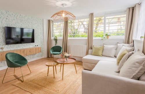 Quartier Saint-Ambroise Apartment | Merveil Family Suite - Marais - Pelee