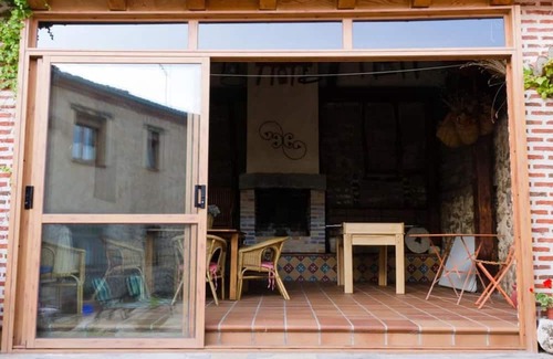 Otero de Herreros House | Rural House 'La Chatarrería De Ferreros' with Mountain View, Private Terrace and Wi-Fi