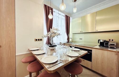 Enfants-Rouges Apartment | Merveil Luxury Suite - Marais - Charlot