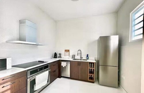 Parque Hotel | Breathtaking 3-Br Beachside Apt