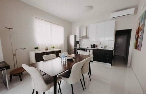Parque Hotel | Breathtaking 3-Br Beachside Apt