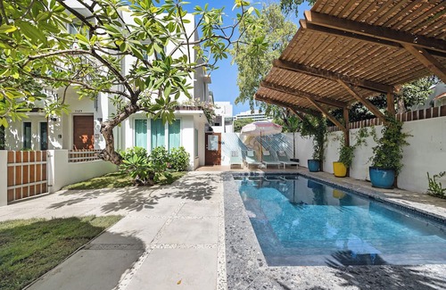 Condado Apartment | In Condado Beach Beautiful Pool With Tanning Bed