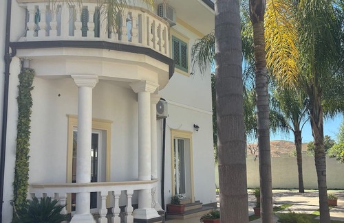 Bianco Villa | Corte Vena Palace