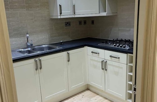 Pembridge Apartment | Newly Refurbished - Awesome 3 Bedroom Notting Hill Very Central With a Balcony