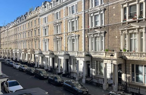 Pembridge Apartment | Newly Refurbished - Awesome 3 Bedroom Notting Hill Very Central With a Balcony
