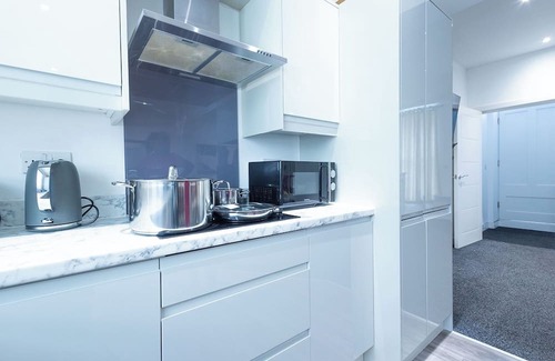 Gravesend Apartment | Modern 2br Apartment
