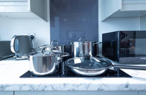 Gravesend Apartment | Modern 2br Apartment