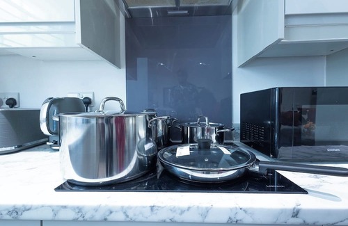 Gravesend Apartment | Modern 2br Apartment