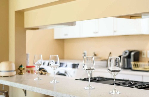 Upland House | Cozy Getaway Bright, Clean & Fully Equipped