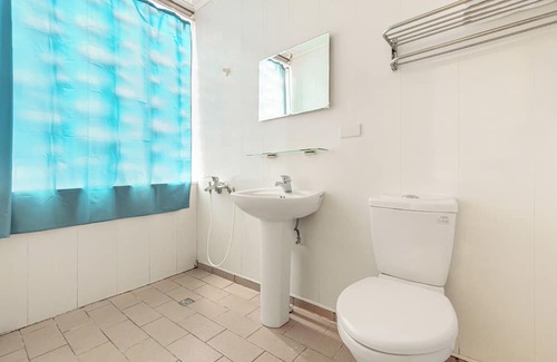 Luodong Bed & Breakfast | Orange house