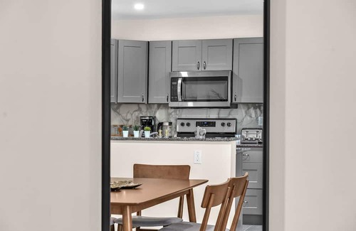 Allapattah House | Spacious 6-bedroom Double Home with AC and WiFi in brilliant Miami