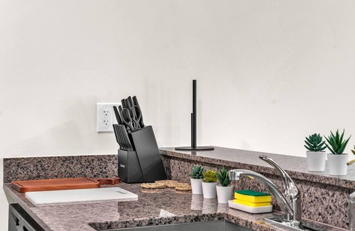 Allapattah House | Spacious 6-bedroom Double Home with AC and WiFi in brilliant Miami