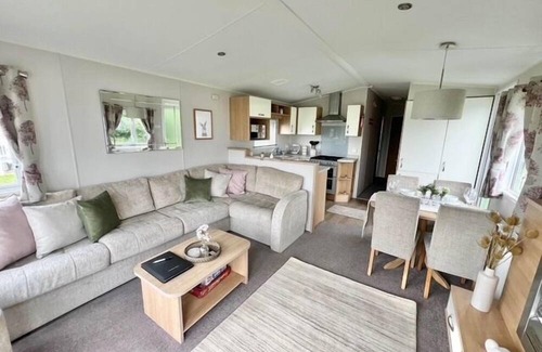 Mablethorpe Cabin | 3bed-8Berth- Hot Tub-Mablethorpe-Pet Friendly-Wifi