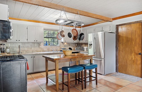 Mead Cabin | Lakeridge Lodge: Spacious Retreat for Celebrations, Groups & Gatherings