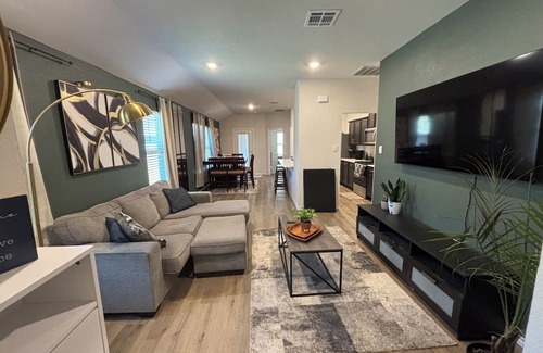 Forney House | Charming 3-bedroom house with WiFi and AC in Forney