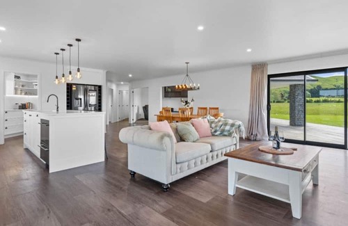 South Wairarapa District House | Countryside Haven Martinborough