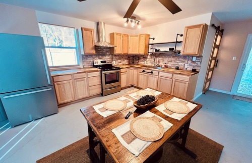 Warrington Villa | Cozy New Villa + Pet Friendly