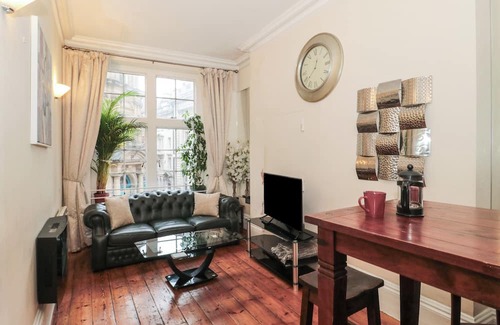 Bristol City Centre Cottage | 2 OLD CITY CHAMBERS, pet friendly in Bristol