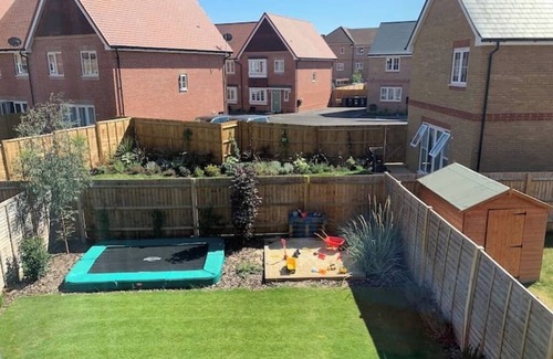 Walton-on-Thames House | Spacious, Family-Friendly Home