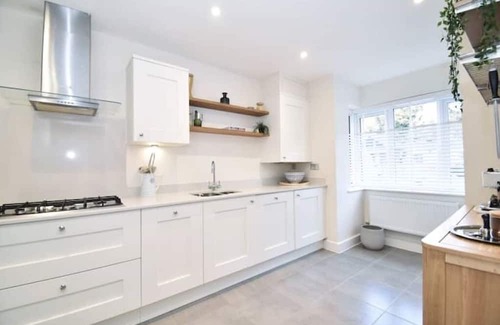 Walton-on-Thames House | Spacious, Family-Friendly Home