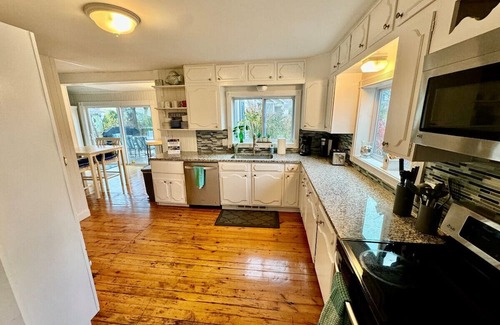 Elk Rapids House | 2 Blocks to beach, town. Close to vineyards, GLEF