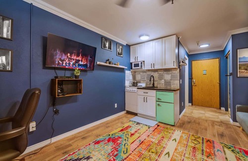 North Park City Apartment | No Chores Studio Close to Mountain l Azul by Stay