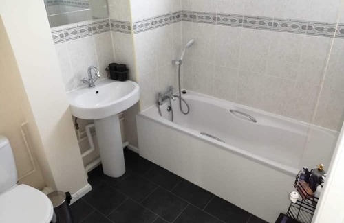 Aylesbury House | 3-bedroom house in enjoyable Aylesbury with WiFi