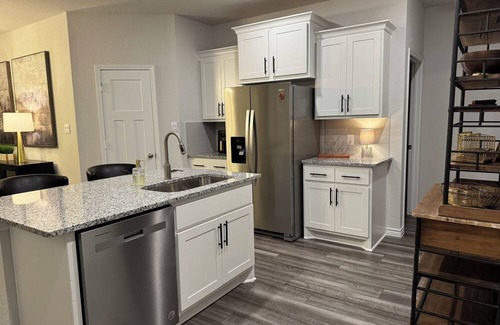 Wellborn House | Modern Aggie-Friendly Retreat - 15 mins to Kyle Field