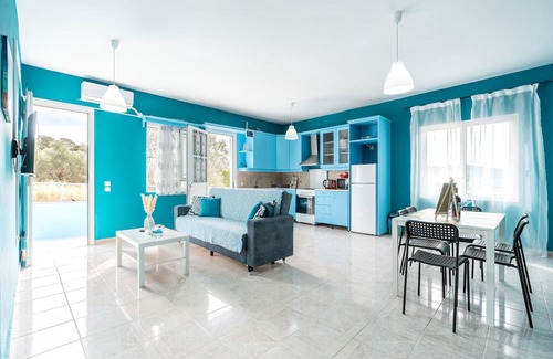 Theologos Apartment | Apartment 'Bella's House' with Mountain View, Wi-Fi and Air Conditioning