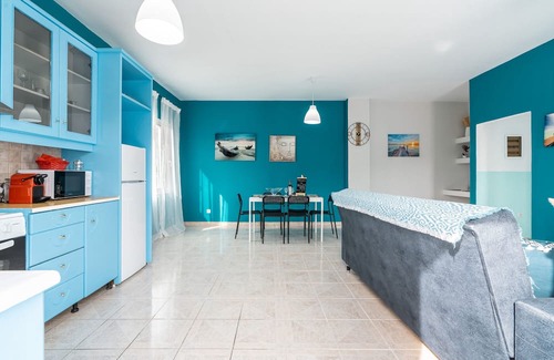 Theologos Apartment | Apartment 'Bella's House' with Mountain View, Wi-Fi and Air Conditioning