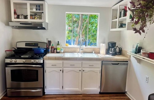 Elysian Heights House | Cute Lush 2-bedroom house in vibrant Los Angeles