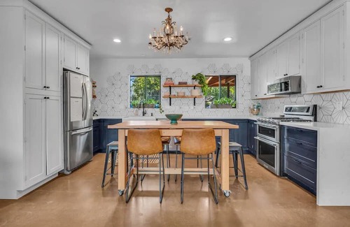 Alhambra House | The Phoenix Sanctuary Main House - Salt Water Pool & Dog Friendly