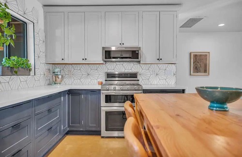 Alhambra House | The Phoenix Sanctuary Main House - Salt Water Pool & Dog Friendly