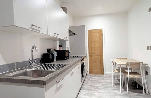 Yardley Apartment | Modern 2 Bed Apt - 15 Mins to Solihull Centre