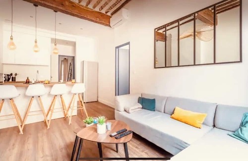 Aix-en-Provence Historic Centre Apartment | Right in the center of Aix, comfortable, 2 bedrooms, 2 bathrooms, air conditioning