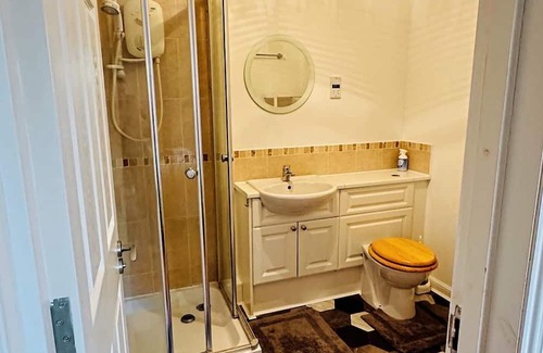 Kirkcaldy Apartment | Immaculate 2-Bed Apartment in Kirkcaldy