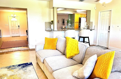 Homestead House | Charming 3-bedroom house with WiFi and AC in Homestead