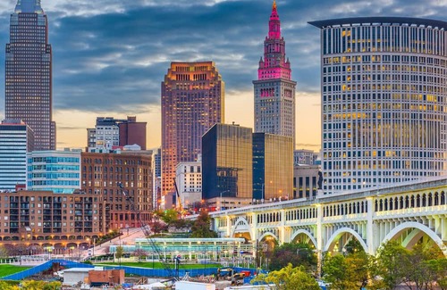 Downtown Cleveland House | 2 Modern Rooms w/Restaurant and Bar in the Heart of Cleveland