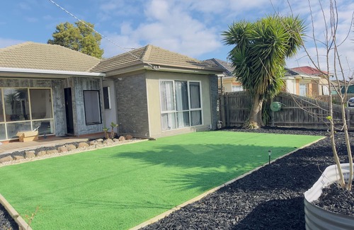 Werribee Villa | 3 Bedroom cozy villa in Werribee near Werribee CBD and other amenities