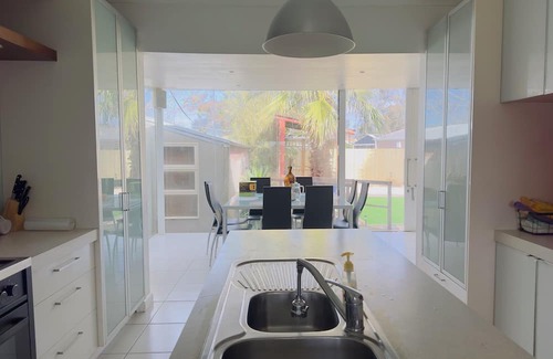 Werribee Villa | 3 Bedroom cozy villa in Werribee near Werribee CBD and other amenities