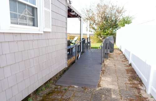 Seabrook Cottage | Charming 2-bedroom cottage at fabulous Seabrook Beach with breathtaking sunsets!