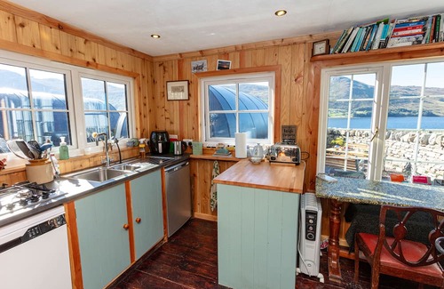 Garve Cabin | Family Luxury pod - stunning loch view and access