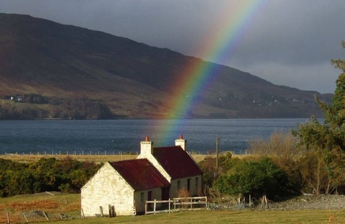 Garve Cabin | Family Luxury pod - stunning loch view and access