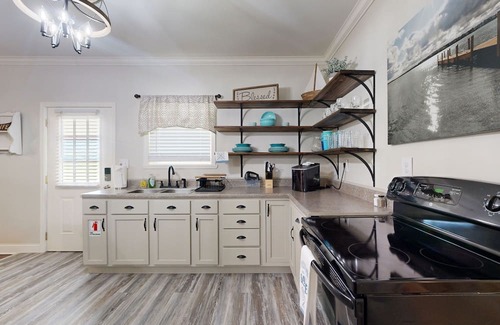 Guntersville House | Cozy home- Close to Lake and Boat Ramp