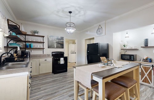 Guntersville House | Cozy home- Close to Lake and Boat Ramp