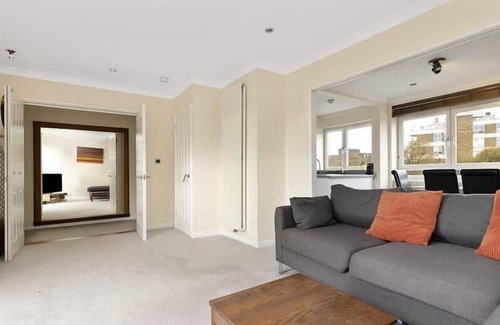 West Putney Apartment | Amazing 4BR Flat with Beautiful Terrace