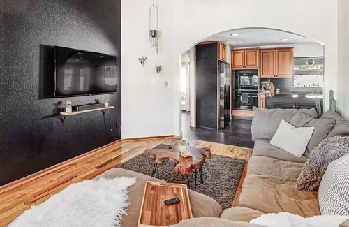 Paradise Valley Village House | - NEW - Desert Daze Retreat - Mountain View’s, Pool & Private Backyard Oasis