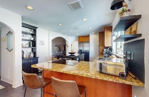 Paradise Valley Village House | - NEW - Desert Daze Retreat - Mountain View’s, Pool & Private Backyard Oasis