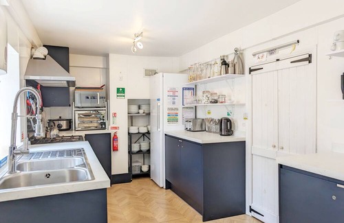 Cocking Cottage | Moonlight House - sleeps 8 guests in 4 bedrooms